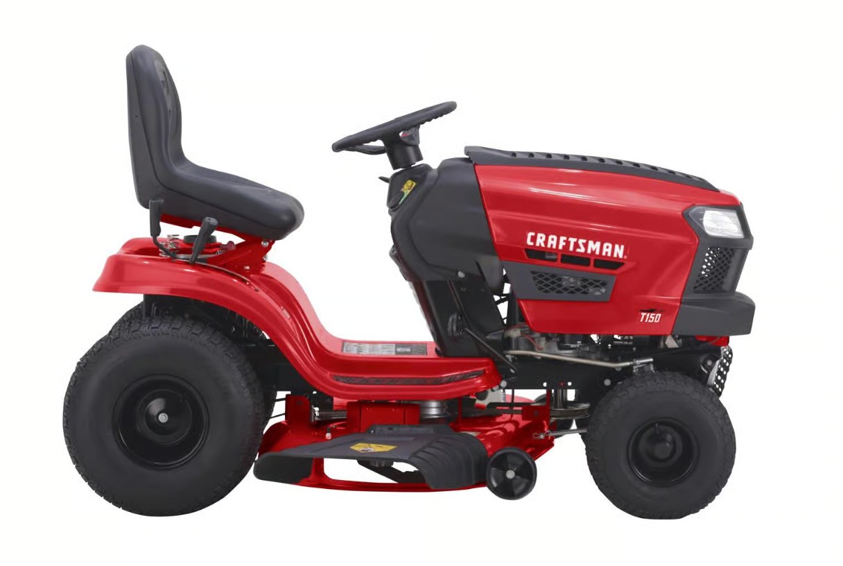 Side profile of the CRAFTSMAN T150 riding lawn tractor