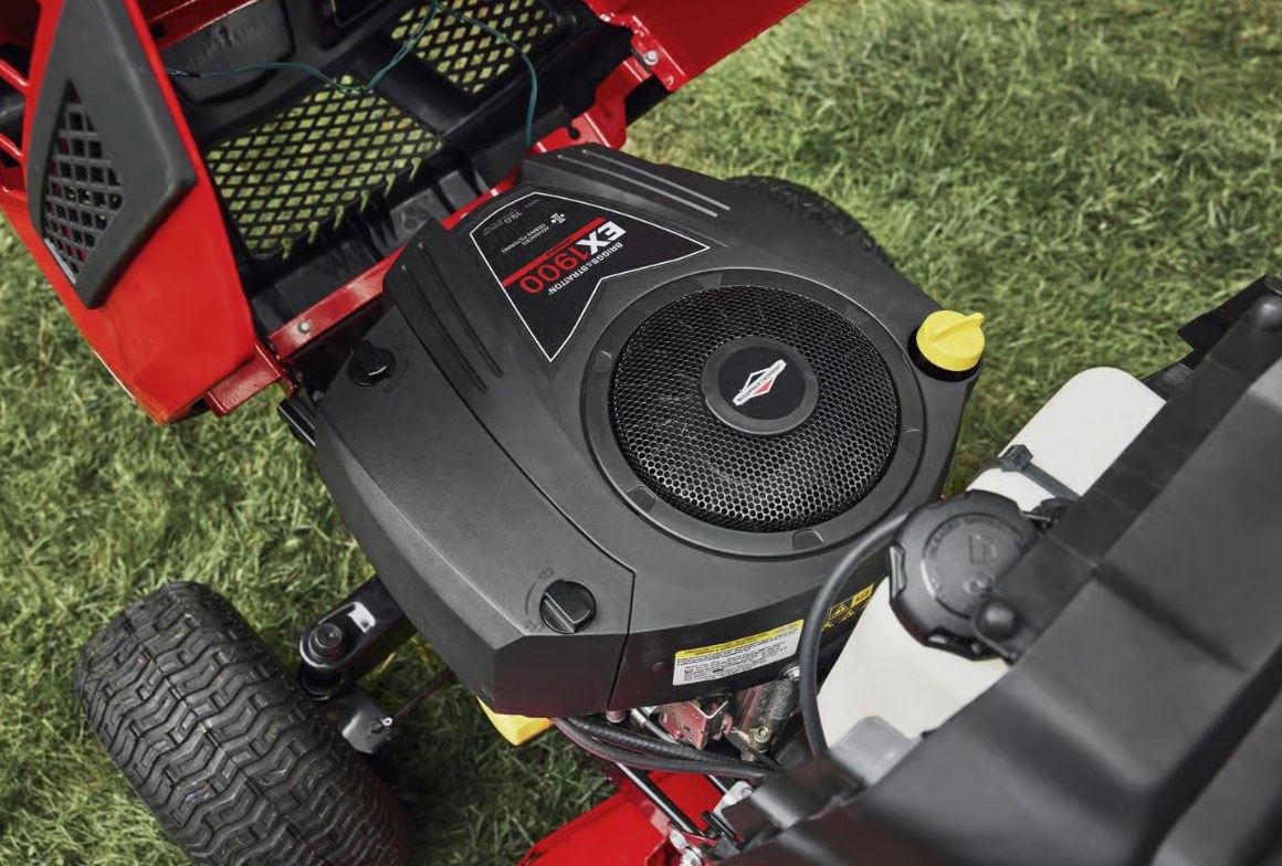 19 HP Briggs & Stratton engine on the CRAFTSMAN T150