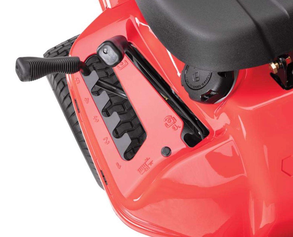 6-speed shift lever and deck lift of the CRAFTSMAN R110